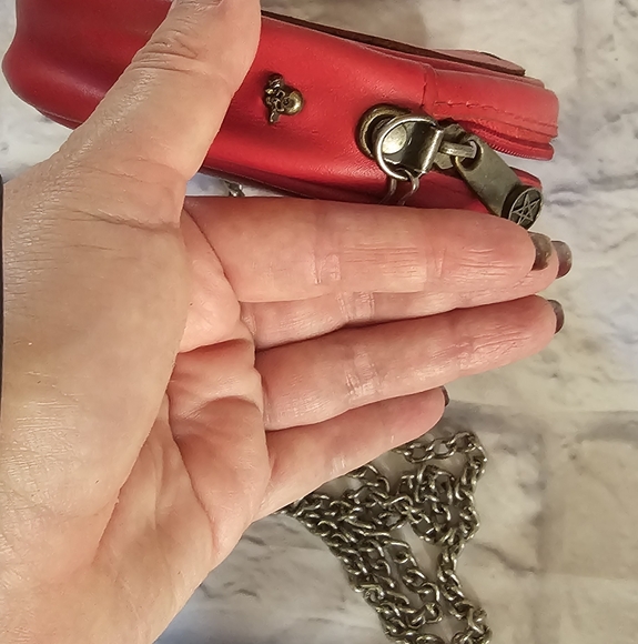 Genuine Leather Red Circle Purse By Alchemy Gothic - Picture 4 of 5